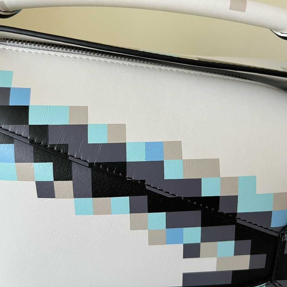 Loewe Small Edge Puzzle from the Pixel Collection - Picture 6 of 9